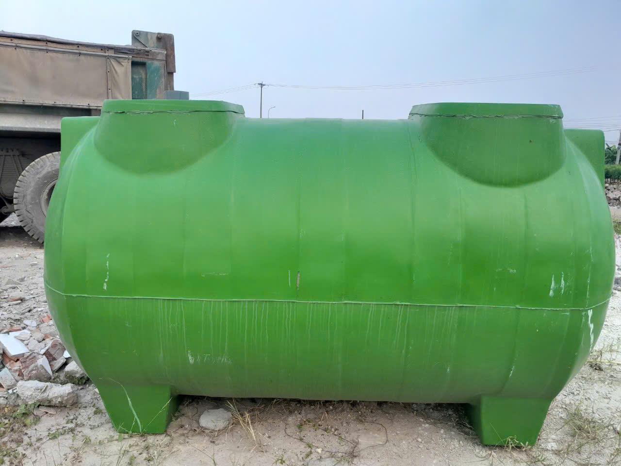 Đào hố và chuẩn bị nền là bước quan trọng trong quy trình lắp đặt hầm biogas composite